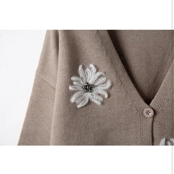 Women's Embroidered Cardigan Sweater Button V Neck XL - Picture 6 of 7